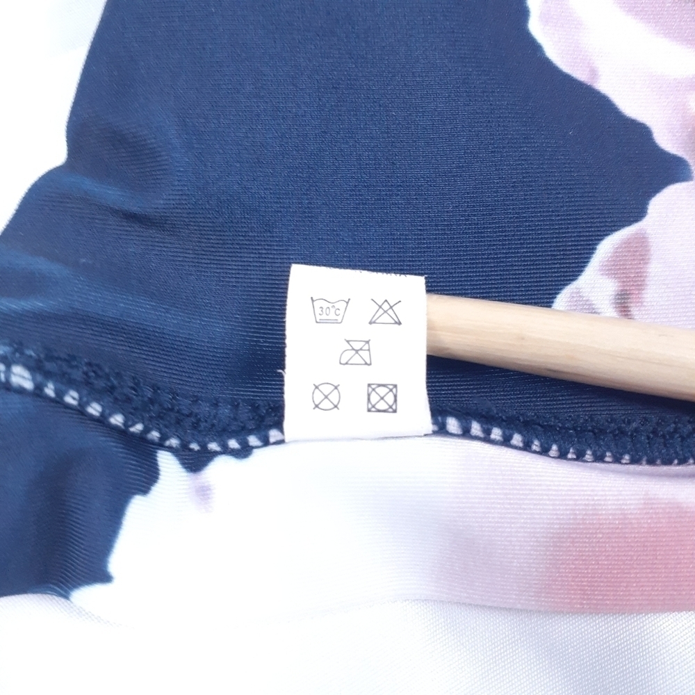 Navy Blue Floral Bikini Top Size Medium - Picture 6 of 6